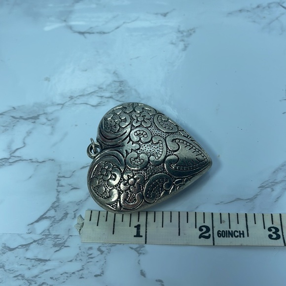 Large, lightweight heart shaped decorative embossed metal pendant for necklace - Picture 7 of 10